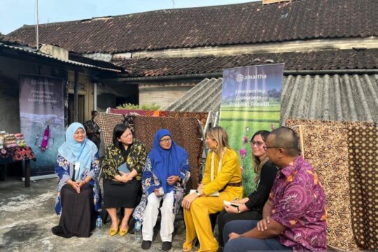 Ratu Maxima Berbicara Keuangan dengan Pembatik Solo