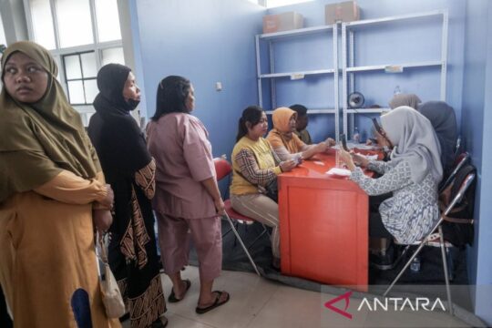 Cairkan BLT Kesra Rp900 Ribu: 13.394 Keluarga di Solo Mulai Ambil Manfaat