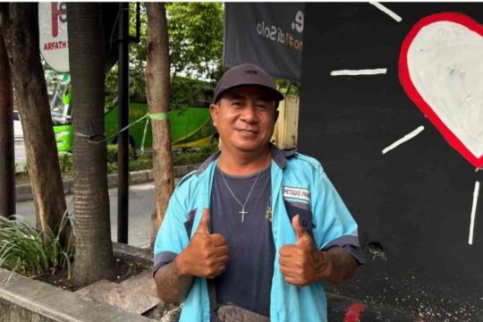 Juru Parkir Iskak: Penolong Sesama dengan Iuran BPJS Kesehatan Rp2.000