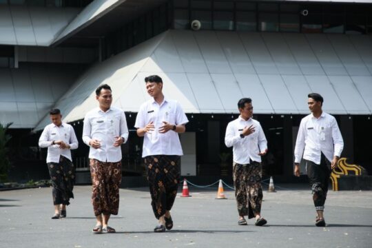 Kebijakan Pemakaian Sarung Batik Bagi ASN Dongkrak Bisnis UMKM