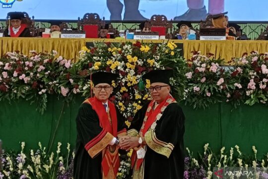 Adies Kadir Resmi Dikukuhkan sebagai Profesor Kehormatan Bidang Hukum di Unissula