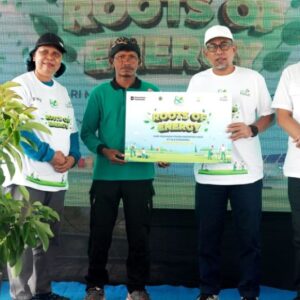 PLN Tanam 600 Pohon Alpukat di Hulu DAS Tuntang
