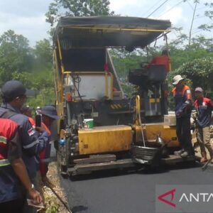 Perbaikan Jalan Rowoseneng-Tlogopucang di Temanggung