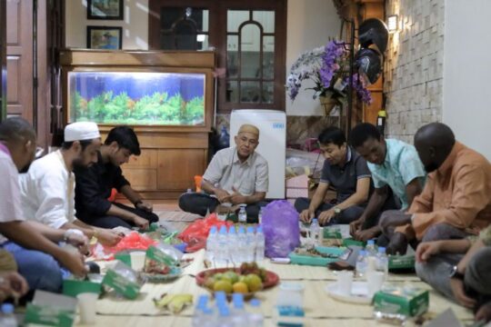 UMS Perkuat Silaturahmi Mahasiswa Asing Melalui Jamuan Makan Bersama Rektor
