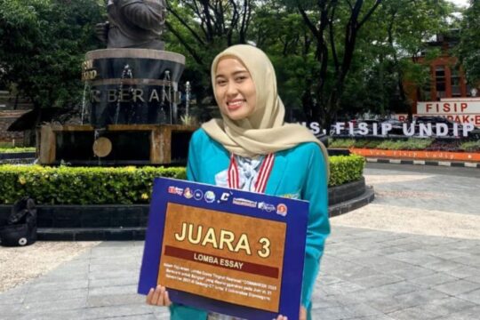 Mahasiswi Ilkom UMS Raih Juara 3 di Lomba Essay Nasional