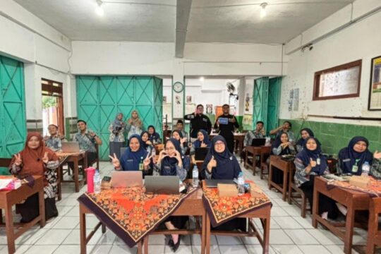 Pelatihan Media Pembelajaran Berbasis AI untuk Penguatan Al-Islam di SD Muhammadiyah