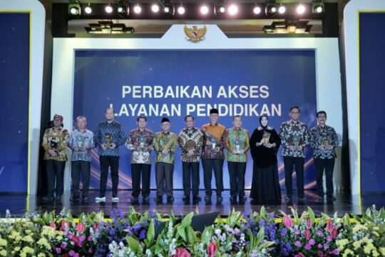 Kota Semarang Raih Penghargaan Kinerja Pendidikan dari Kemendagri