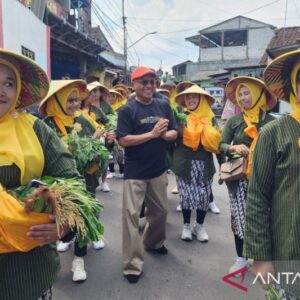 Samuel Wattimena Ajak Warga Pelestari Tradisi Merti Desa