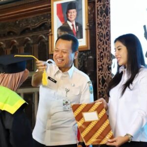 Kudus Wisuda Sekolah Lansia: Komitmen Membangun Masyarakat Berdaya