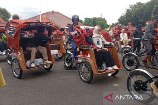 Becak Listrik: Harapan Baru Bagi Pengayuh Lansia di Cilacap