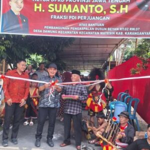 Ketua DPRD Jateng Sumanto Resmikan Pengaspalan Jalan Desa Dawung dan Tampilkan Reog