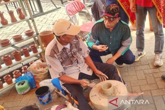 Dukungan Pemasaran untuk Kerajinan Kendal: Pandangan Samuel Wattimena