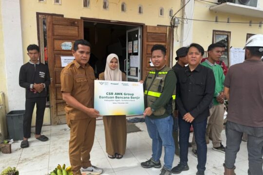 AWK Group Salurkan CSR dan Galang Donasi untuk Korban Banjir di Sumatera