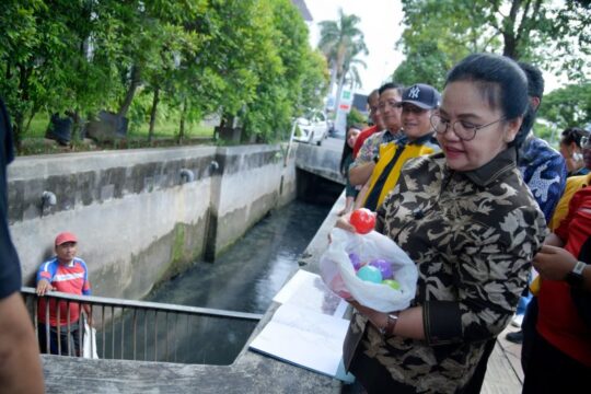 Pemkot Semarang Inovasi Bola GPS Pintar untuk Deteksi Sumbatan Drainase
