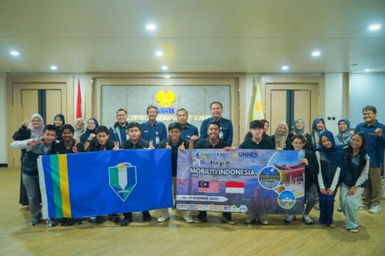 Mahasiswa Malaysia Belajar Sains dan Budaya di Unnes