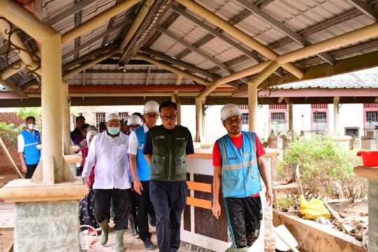 Pemulihan Fasilitas Umum di Aceh: Aksi Nyata Direksi dan Relawan PLN