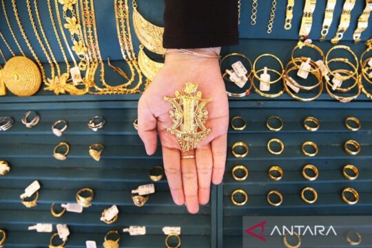 Harga Emas Antam Anjlok Jelang Pergantian Tahun