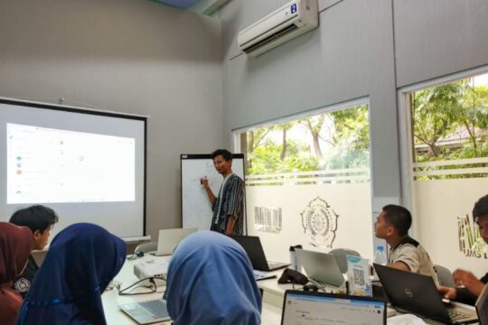 Kelas Riset di UMS: Mendorong Mahasiswa untuk Menulis Artikel Berkualitas