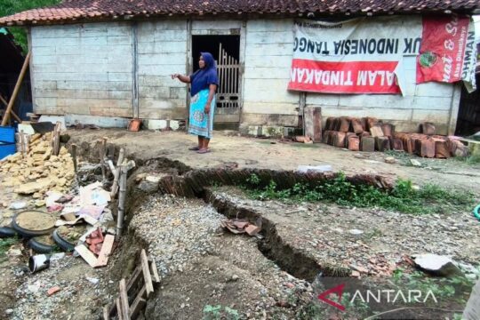 Fenomena Tanah Bergerak di Blora: Rekahan Memperdekat Pemukiman