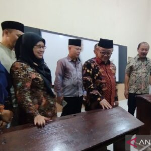 Papan Interaktif untuk Setiap Sekolah: Langkah Pemerintah dalam Digitalisasi Pendidikan