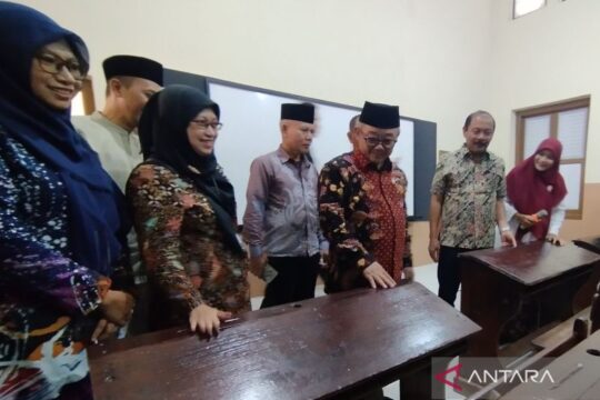 Papan Interaktif untuk Setiap Sekolah: Langkah Pemerintah dalam Digitalisasi Pendidikan