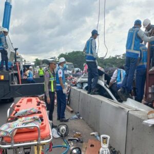 Kecelakaan Beruntun di Tol Batang-Semarang: Satu Tewas dan Lima Terluka
