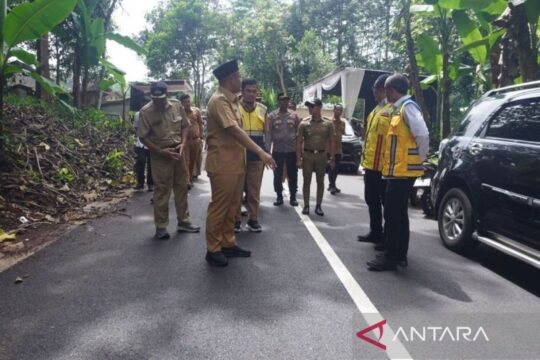 Pembangunan Jalan Beton Batang-Pekalongan: Investasi Rp251 Miliar untuk Infrastruktur