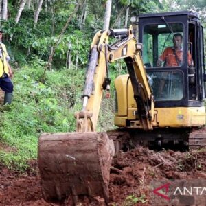 Pemkab Temanggung Membangun Jalan Darurat untuk Warga Terdampak Longsor