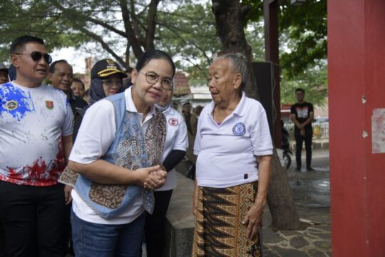 Pemkot Semarang Salurkan 400 Paket Sembako untuk Nelayan yang Terpuruk