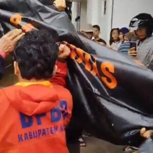 Warga Kudus Dihimbau Tidak Mandi di Sungai Saat Musim Hujan