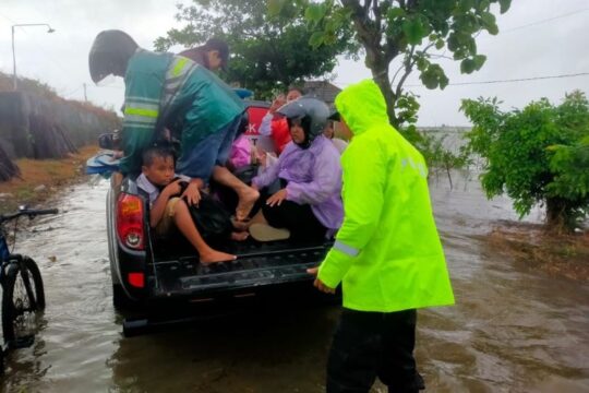 Polres Kudus Lakukan Evakuasi Warga Terdampak Banjir