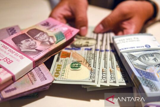 Rupiah Melemah Akibat Pernyataan Hawkish Pejabat Fed Terkait Suku Bunga