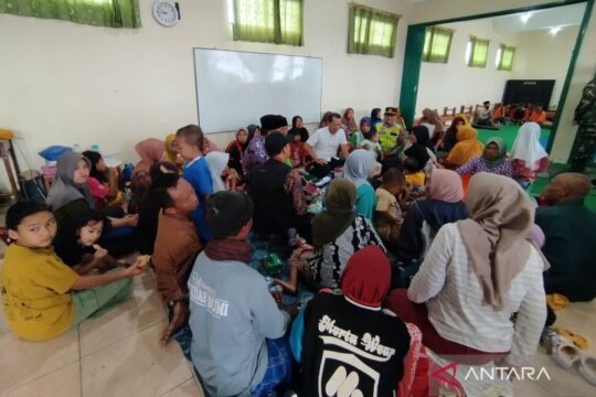 Warga Kudus Mengungsi Akibat Banjir yang Melanda