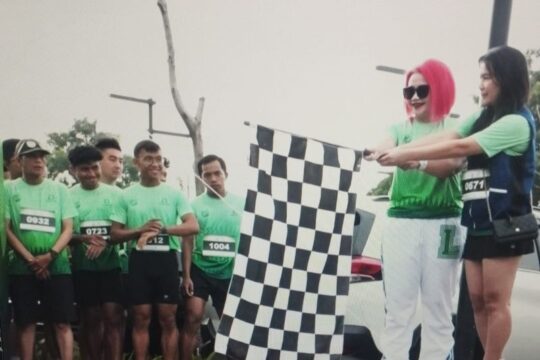 Ribuan Pelari Ramaikan 23 Semarang BTS Run di Pantai Marina