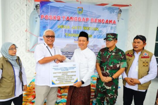 Perum Bulog Salurkan 1 Ton Beras untuk Pengungsi Banjir di Kudus