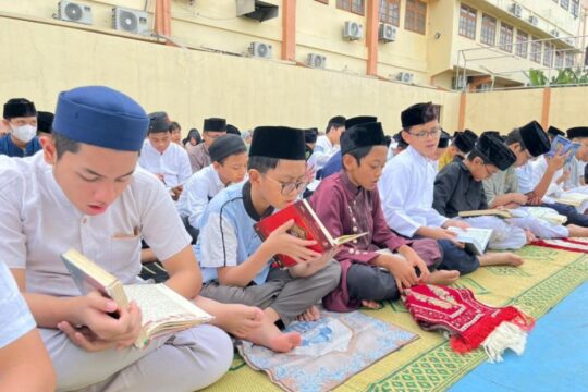 Kajian Isra Mi'raj di SMP Muhammadiyah PK Kottabarat: Meningkatkan Kualitas Ibadah Siswa