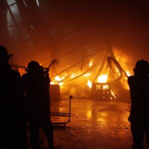 Kebakaran Pabrik Bahan Baku Tas dan Sepatu di Jepara: 12 Armada Terlibat