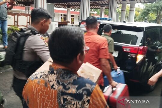 KPK Geledah Rumah Dinas Bupati Pati, Sita Koper dan Dokumen Penting