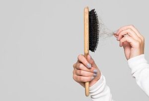 7 Kebiasaan yang Menyebabkan Rambut Rontok, Jangan Anggap Sepele