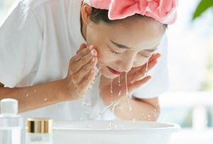 7 Manfaat Mencuci Wajah dengan Air Beras untuk Kulit Glowing