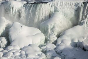 Air Terjun Niagara yang Membeku: Keindahan Musim Dingin yang Viral