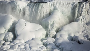 Air Terjun Niagara yang Membeku: Keindahan Musim Dingin yang Viral