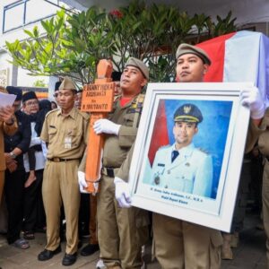 Gubernur Ahmad Luthfi Antar Jenazah Wakil Bupati Klaten ke Pemakaman