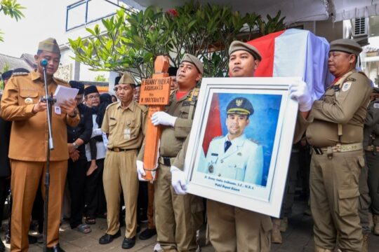 Gubernur Ahmad Luthfi Antar Jenazah Wakil Bupati Klaten ke Pemakaman
