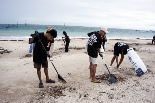 Implementasi Gerakan Indonesia Asri: Aksi Bersih Pantai di Bali