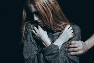 Mengapa Korban Pelecehan Seksual Sering Memilih Diam?