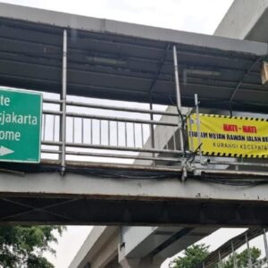 Pemprov Jakarta Pasang Spanduk Imbauan di Titik Rawan Jalan Berlubang