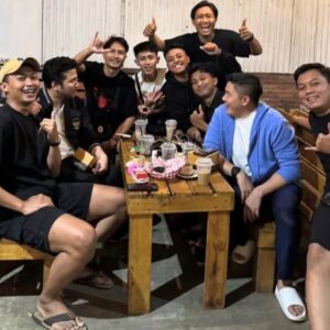 Seskab Teddy Nobar Bareng Warga Malang, Apresiasi Perjuangan Timnas