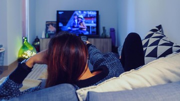 Suka Binge-watch Serial Lebih dari 3 Jam? Tanda Kesepian?
