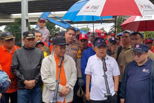 Tindak Lanjuti Arahan Prabowo, Pramono Anung Gelar Kerja Bakti Serentak